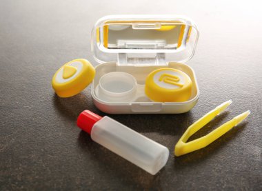 Kontakt lensler depolama için ayarla 