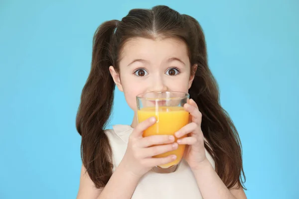 Cute little girl drinking juice — Stock Photo, Image