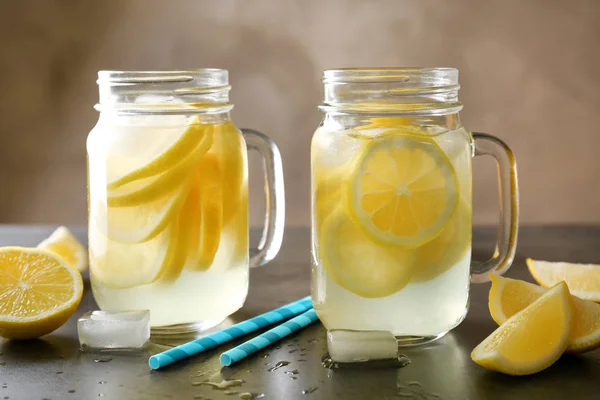 Mason jars of fresh lemonade — Stock Photo, Image