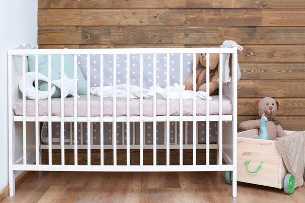 室内婴儿婴儿床 — 图库照片