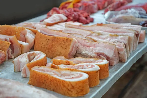 taze çiğ domuz parçaları  