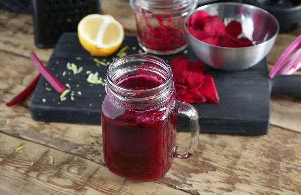 Beetroot smoothie in mason jar — Stock Photo, Image