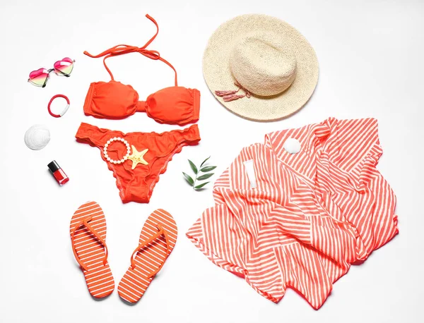 Conjunto de bikini y accesorios de playa — Foto de Stock