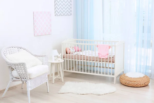 Δωμάτιο μωρού με βρεφική κούνια — Φωτογραφία Αρχείου