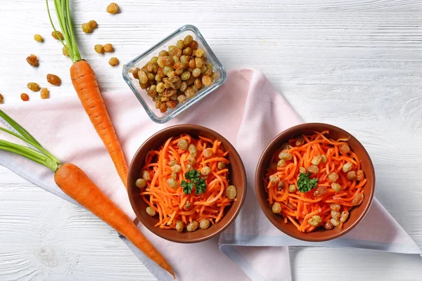 Lezzetli havuç kuru üzüm salatası 