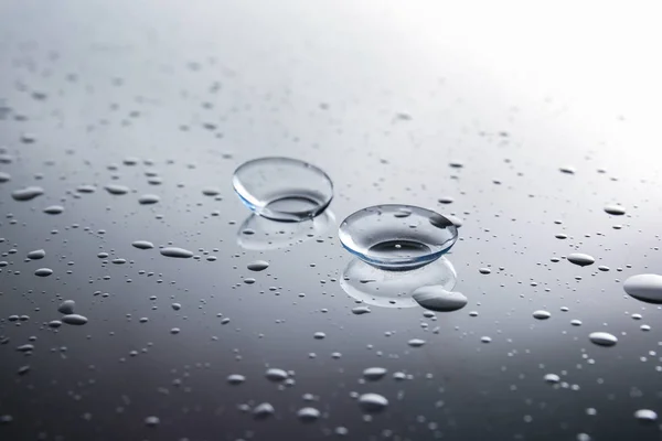 Contact lenses and drops of water — Stock Photo, Image