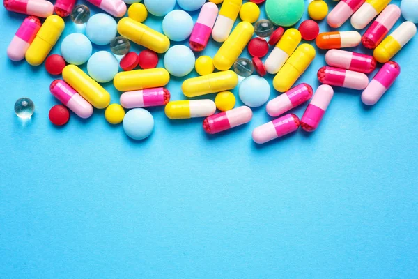 Diverse pillole su sfondo — Foto Stock