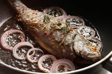 Alabalık balık tava pişirme 