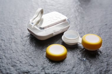 Kontakt lensler depolama için ayarla 