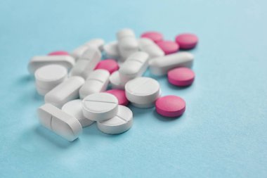 Arka plan üzerinde farklı hapları