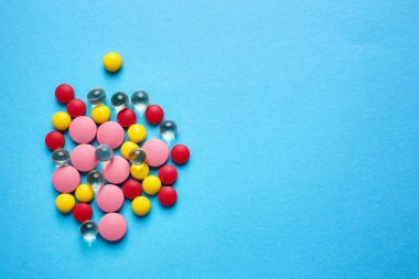 Arka plan üzerinde farklı hapları