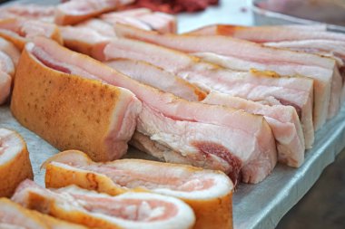 taze çiğ domuz parçaları  