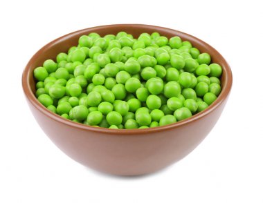 Taze yeşil bezelye ile kase 