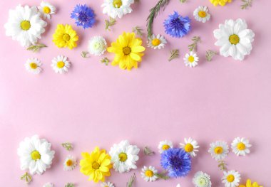 Papatya çiçeği ile güzel çiçek kompozisyon 