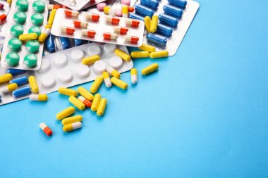 Arka plan üzerinde farklı hapları