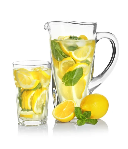 Jug and glass with tasty refreshing lemonade — Stock Photo, Image
