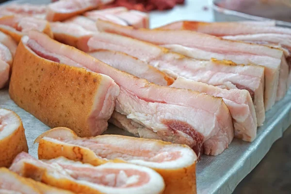 taze çiğ domuz parçaları  