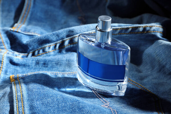 Бутылка современных мужских духов
 