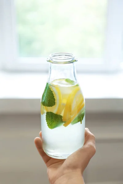 Flasche frische Limonade — Stockfoto