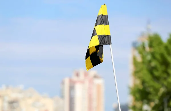 Checkered flag and blue sky — Stock Photo, Image