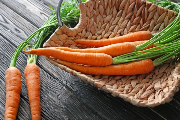 Samenstelling van biologische rauwe wortelen — Stockfoto