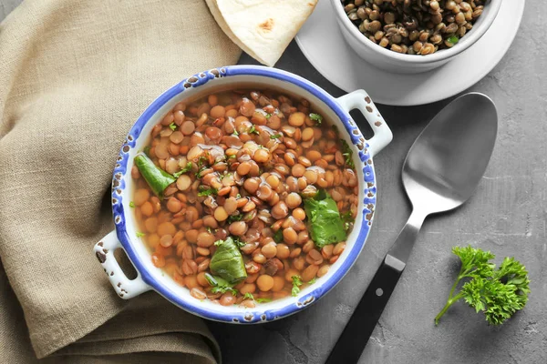 Lezzetli mercimek yemeği ile kompozisyon — Stok fotoğraf