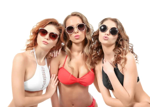 Belle giovani donne in bikini — Foto Stock