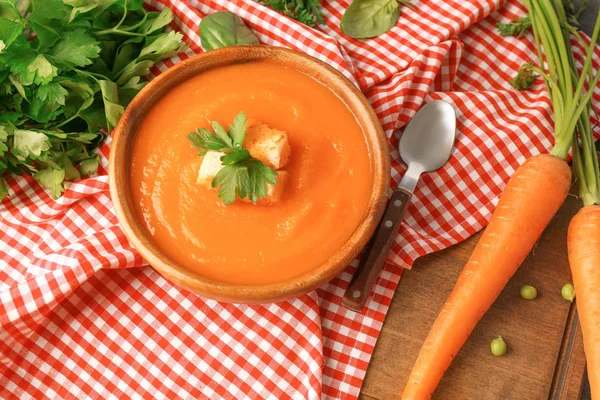 Havuç kremi çorbası ile kompozisyon 