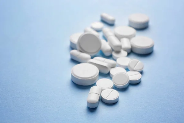 White pills on background — Stock Photo, Image