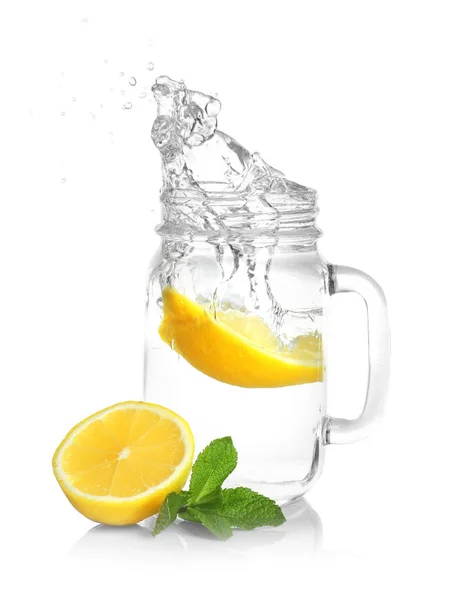 Mason jar limonade met opspattend water — Stockfoto