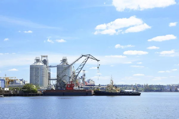 Vista do porto marítimo moderno — Fotografia de Stock