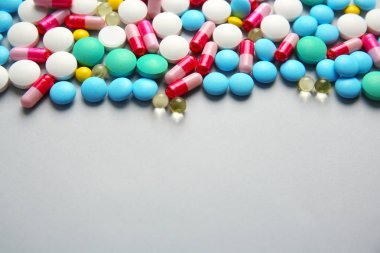 Arka planda farklı haplar