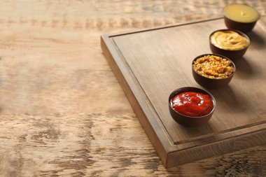 Ahşap plaka tablo farklı sos ile