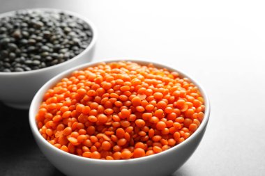 Kase kırmızı ve siyah mercimek tablo ile