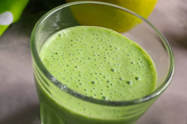 Un vaso de jugo fresco, de cerca. —  Fotos de Stock