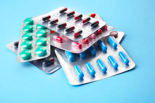 Different pills on color background — Stock Photo, Image