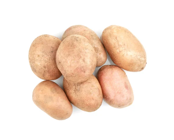 Сырая неочищенная картошка на белом — стоковое фото