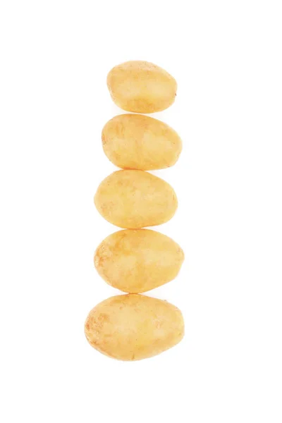 La fila de las patatas sin pelar sobre blanco — Foto de Stock