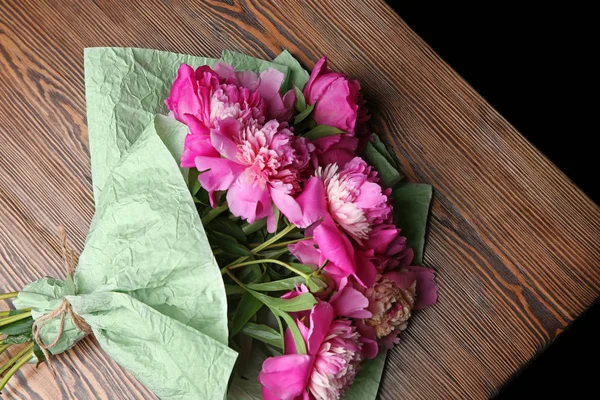 Beautiful bouquet with fragrant peonies on wooden table — Stock Photo, Image