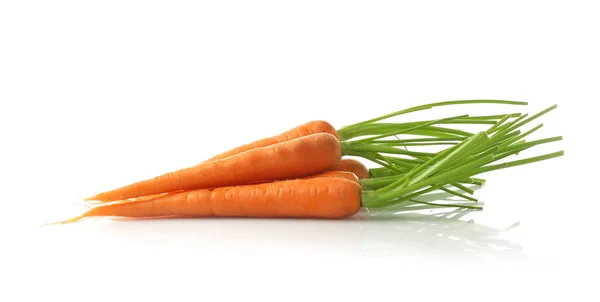 Zanahoria fresca sobre fondo blanco —  Fotos de Stock