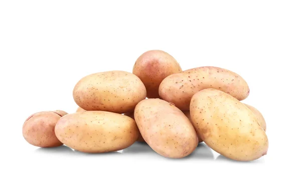 Ruwe ongeschilde aardappelen op wit — Stockfoto