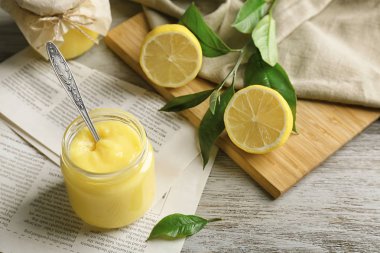 Masada lezzetli limon lor ile Cam Kavanoz