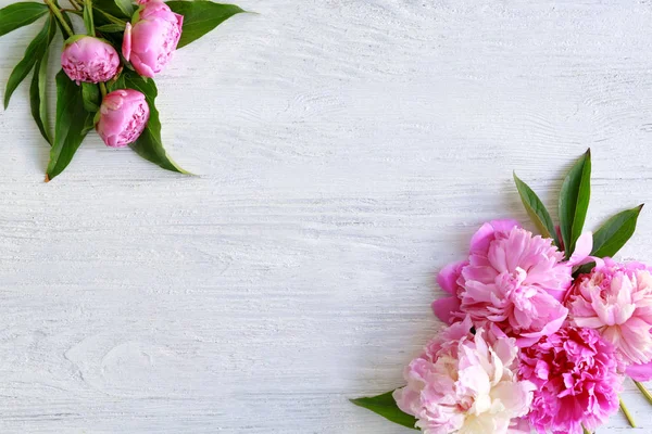 Beautiful peony flowers on wooden background — Stock Photo, Image