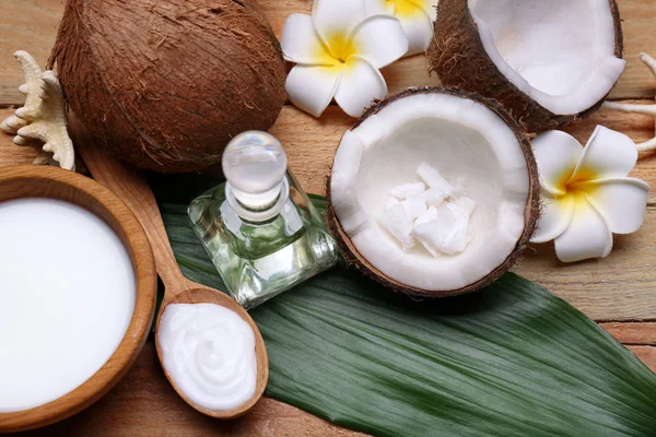 Set for spa treatment with coconut on wooden background — Stock Photo, Image