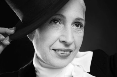 güzel yaşlı kadın 