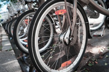 Yere bisikletler ile otopark 