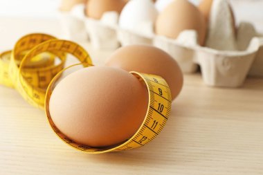 Tablo kasette ölçme ile yumurta. 