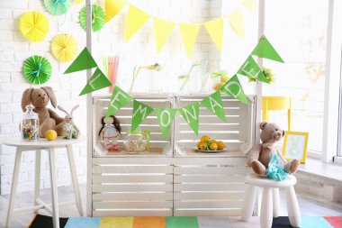 Parlak limonata standı