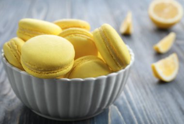 Lezzetli limon macarons ile kase