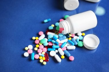 Plastik konteyner ve hapları